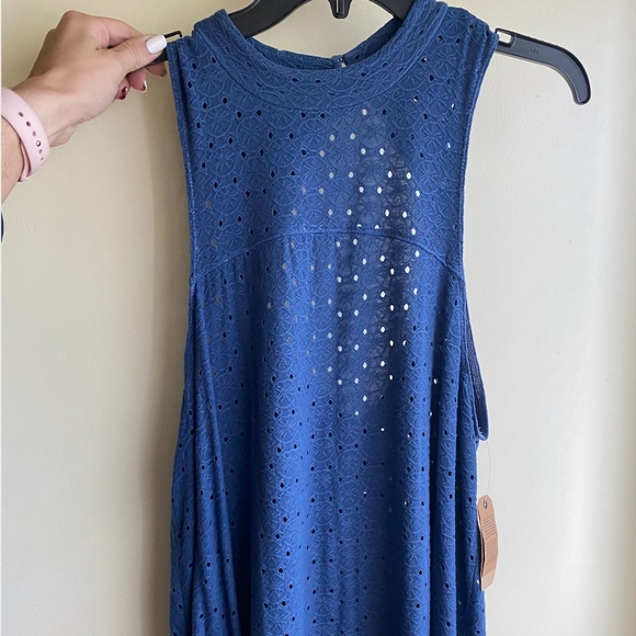 Navy Blue Flowy tank - Picture 1 of 2